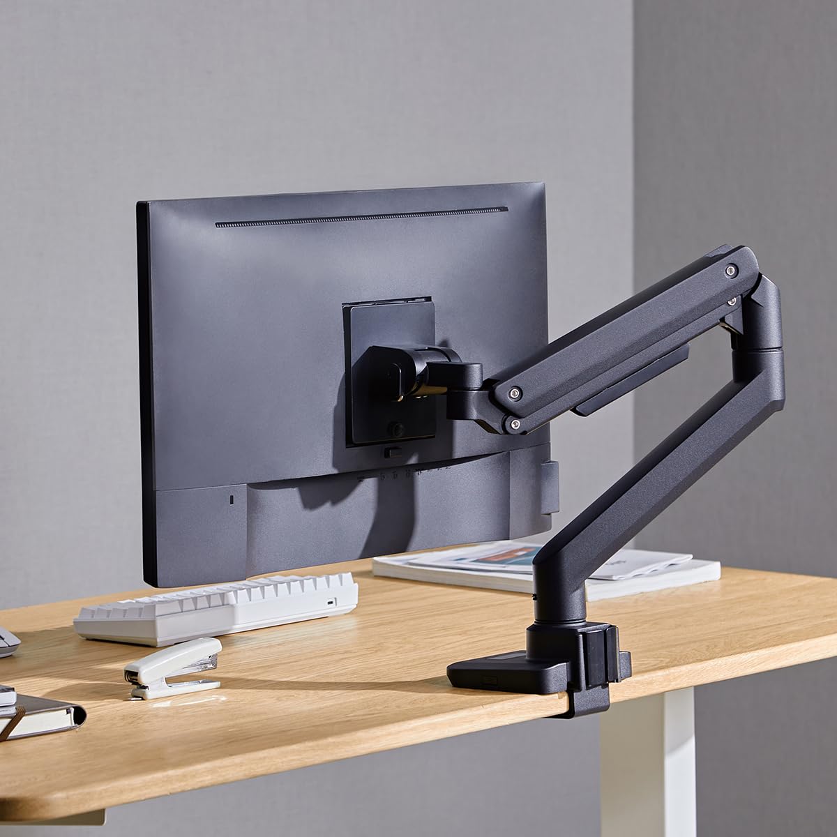 "Flexible Freiheit: Monitorhalterung für 17-49" Monitore, schwarz"