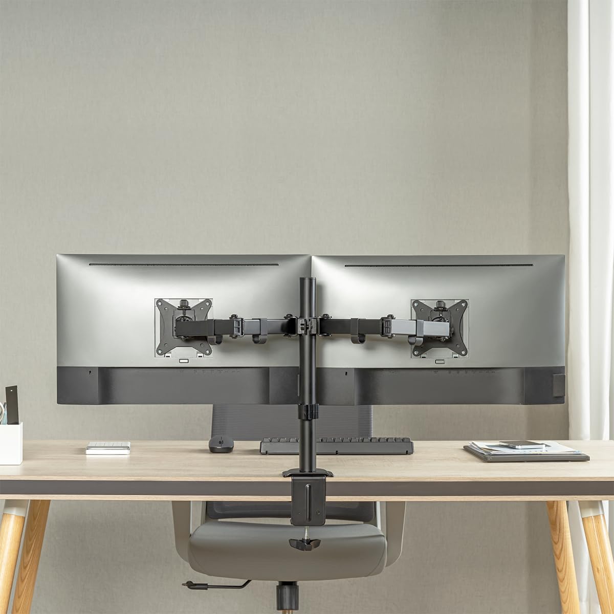 "Flexibel und stark: Doppelte Monitorhalterung für 17-32 Zoll, schwarz"