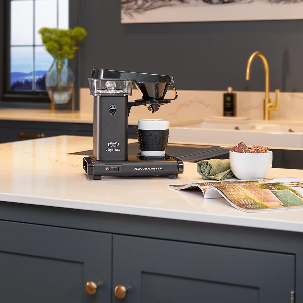 "Genießen Sie frisch gebrühten Kaffee: Moccamaster Cup-One in Matt Black"