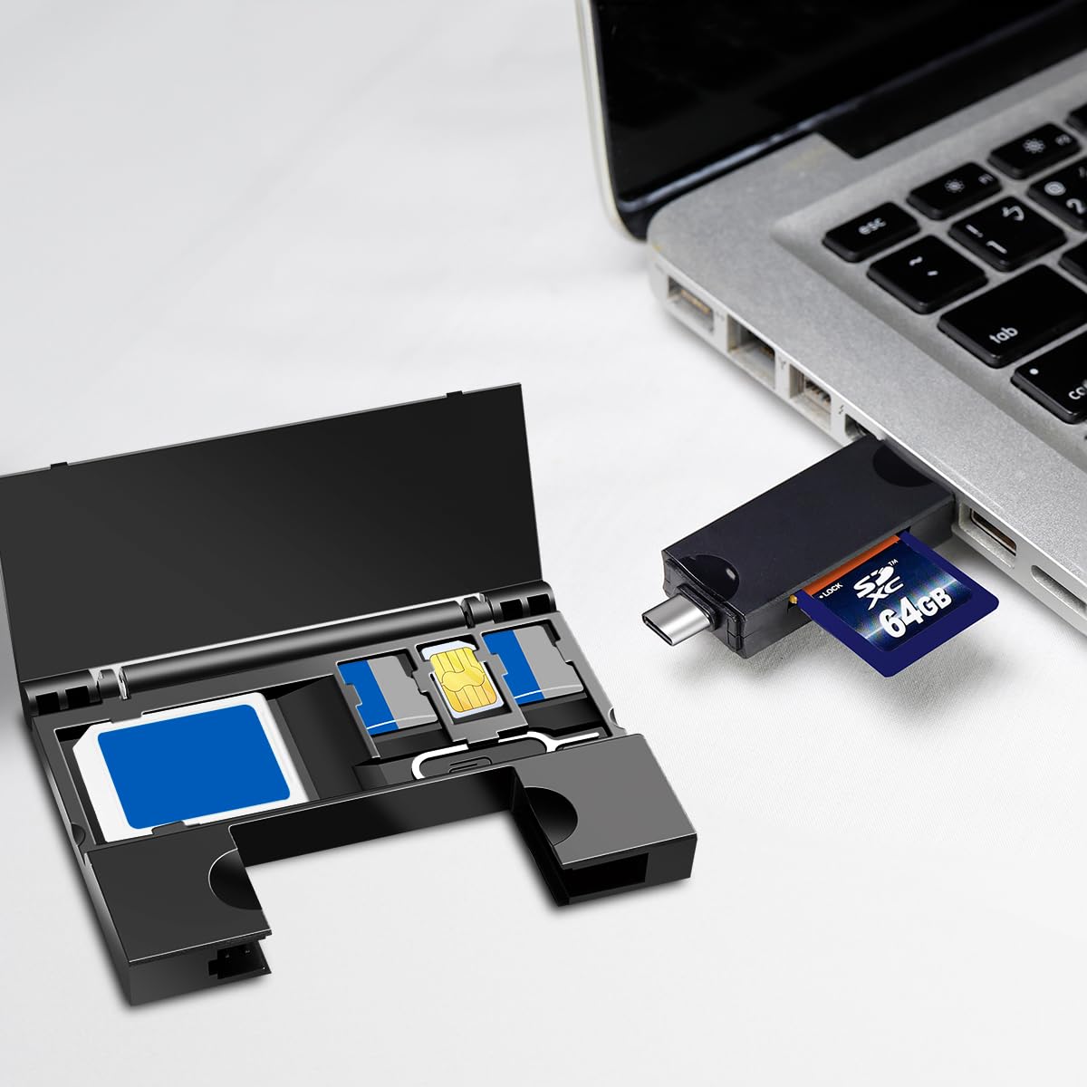 "Smartes Datenmanagement: USB 3.2 Kartenleser in Schwarz mit Speicherplatz"