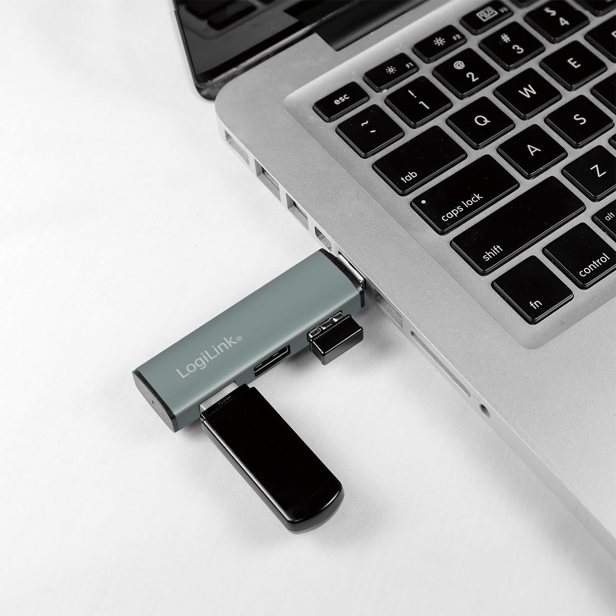 "Erweitern Sie Ihr Büro: 3-Port USB Hub in schickem Grau für schnelles Plug & Play"