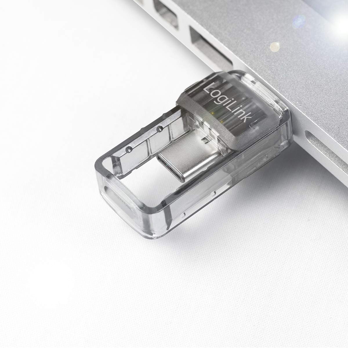 "Kompakter Bluetooth 5.0 Adapter: Mini USB-A & USB-C für alle Geräte!"