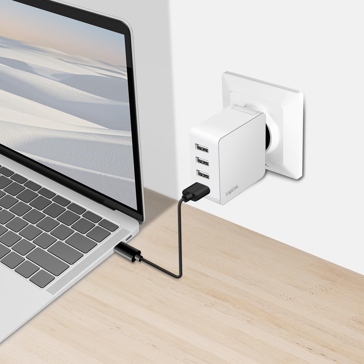 "Praktisch & Platzsparend: 4x USB-Ladeadapter für schnelles Laden"