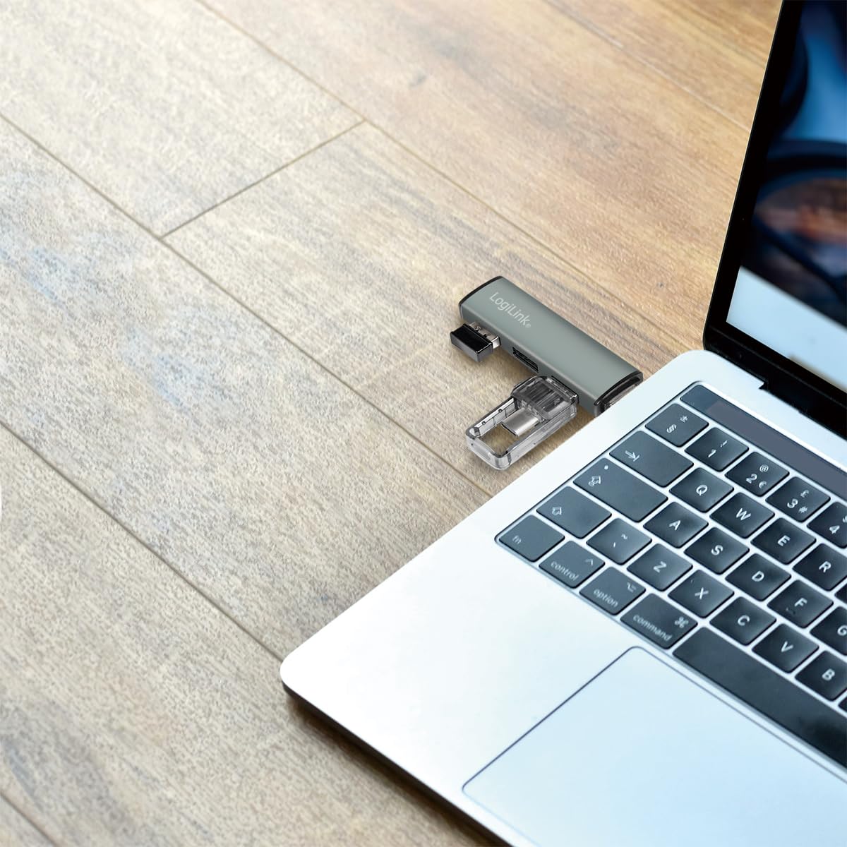 "Erweitern Sie Ihr Büro: 3-Port USB Hub in schickem Grau für schnelles Plug & Play"
