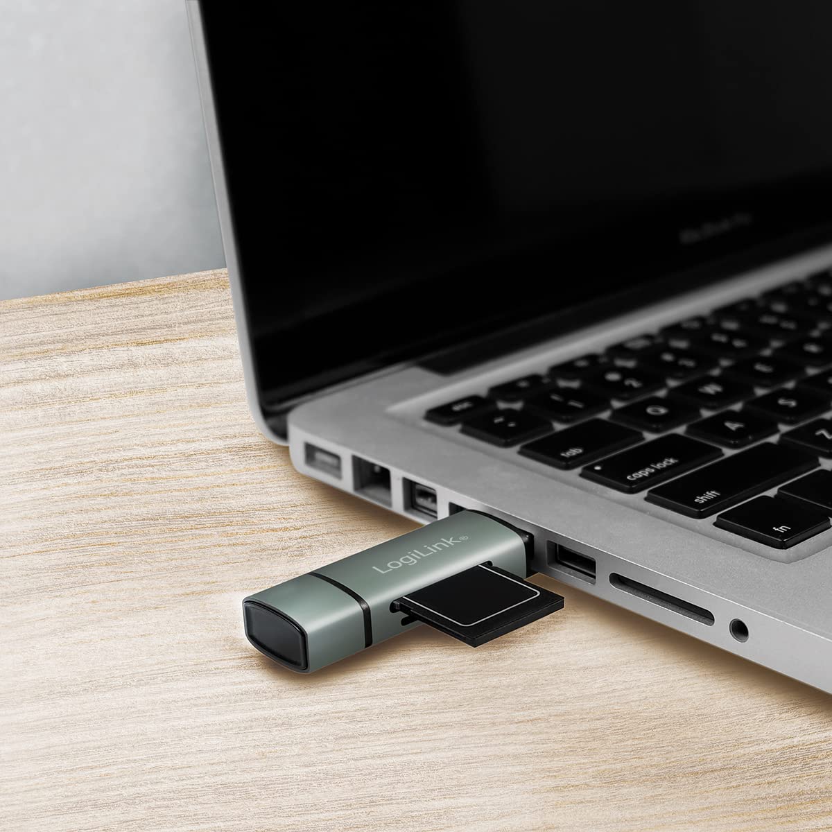 "Reisebereit: Aluminium Kartenleser für SD/microSD - 5 Gbit/s Übertragung"