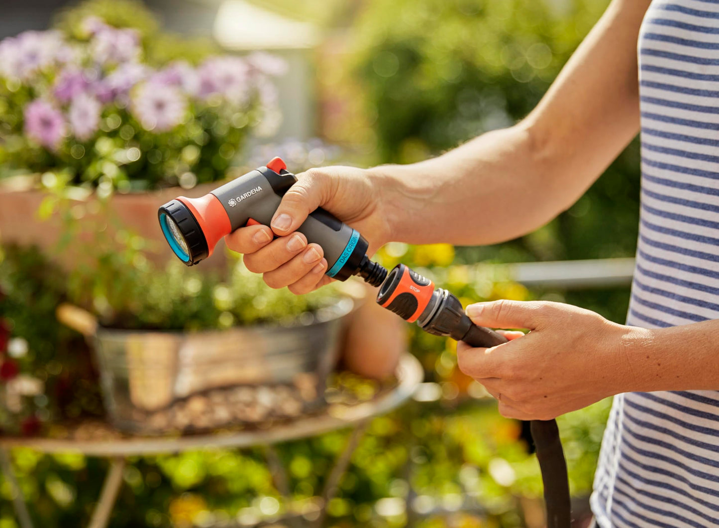 "Ergonomische Balkonbrause: Sanfter Sprühstrahl für Ihre Pflanzenpflege"