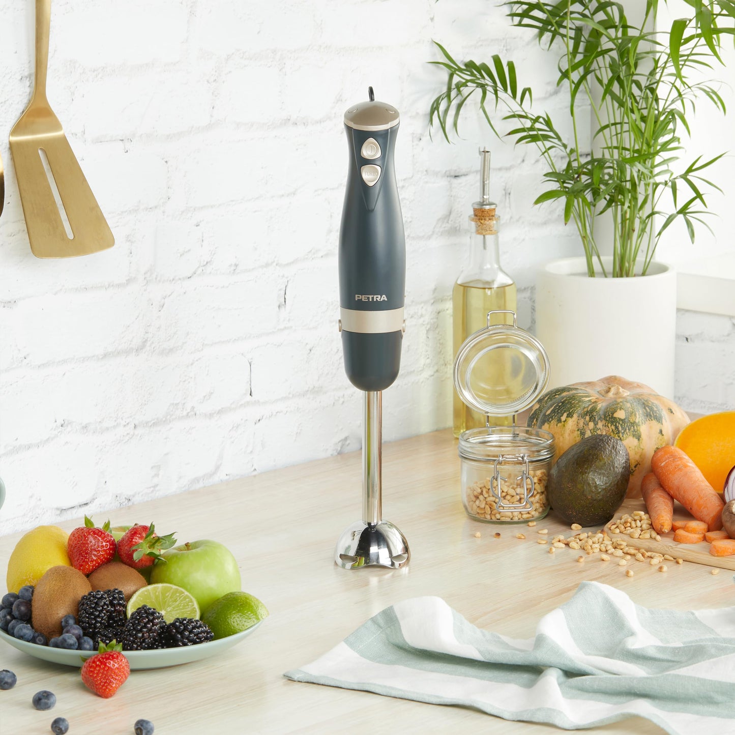 "Küchenzauber: 2-in-1 Edelstahl-Stabmixer in elegantem Grau und Gold!"