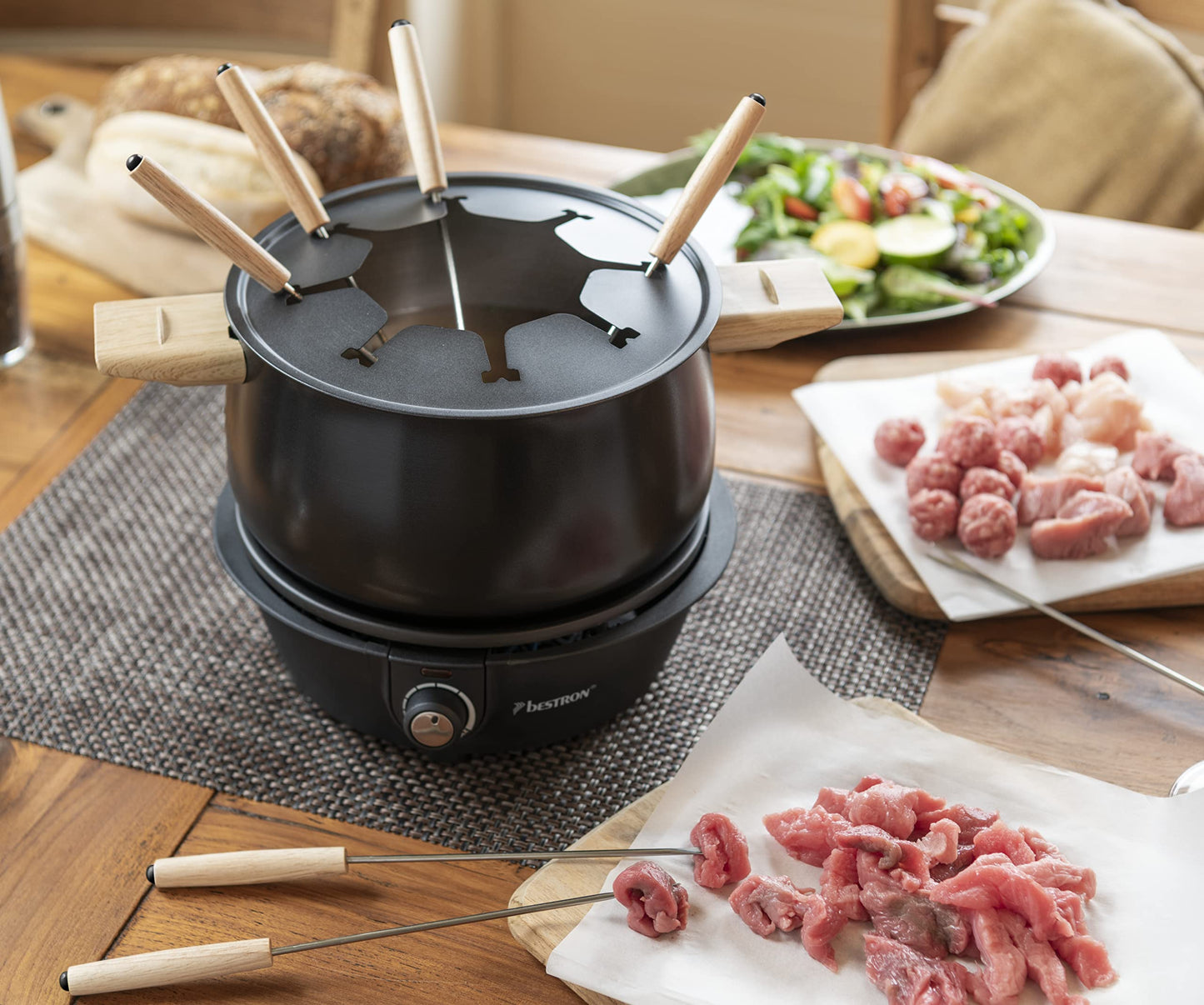 "Genießen Sie gemeinsam: Fondue Set für 8 Personen in Schwarz & Holz"
