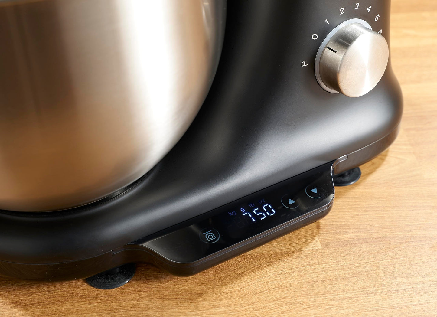 "Vielseitiger Küchenprofi: Robuste 5,5 L Küchenmaschine mit integrierter Waage"