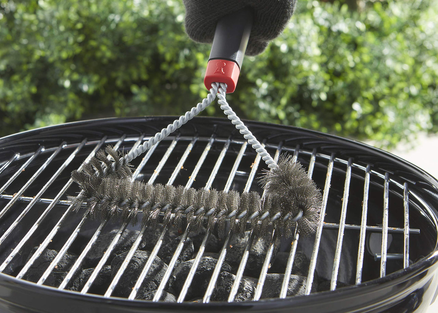 "Perfekte Reinigung: Dreiseitige Grillbürste, 30cm, für alle Grillarten!"
