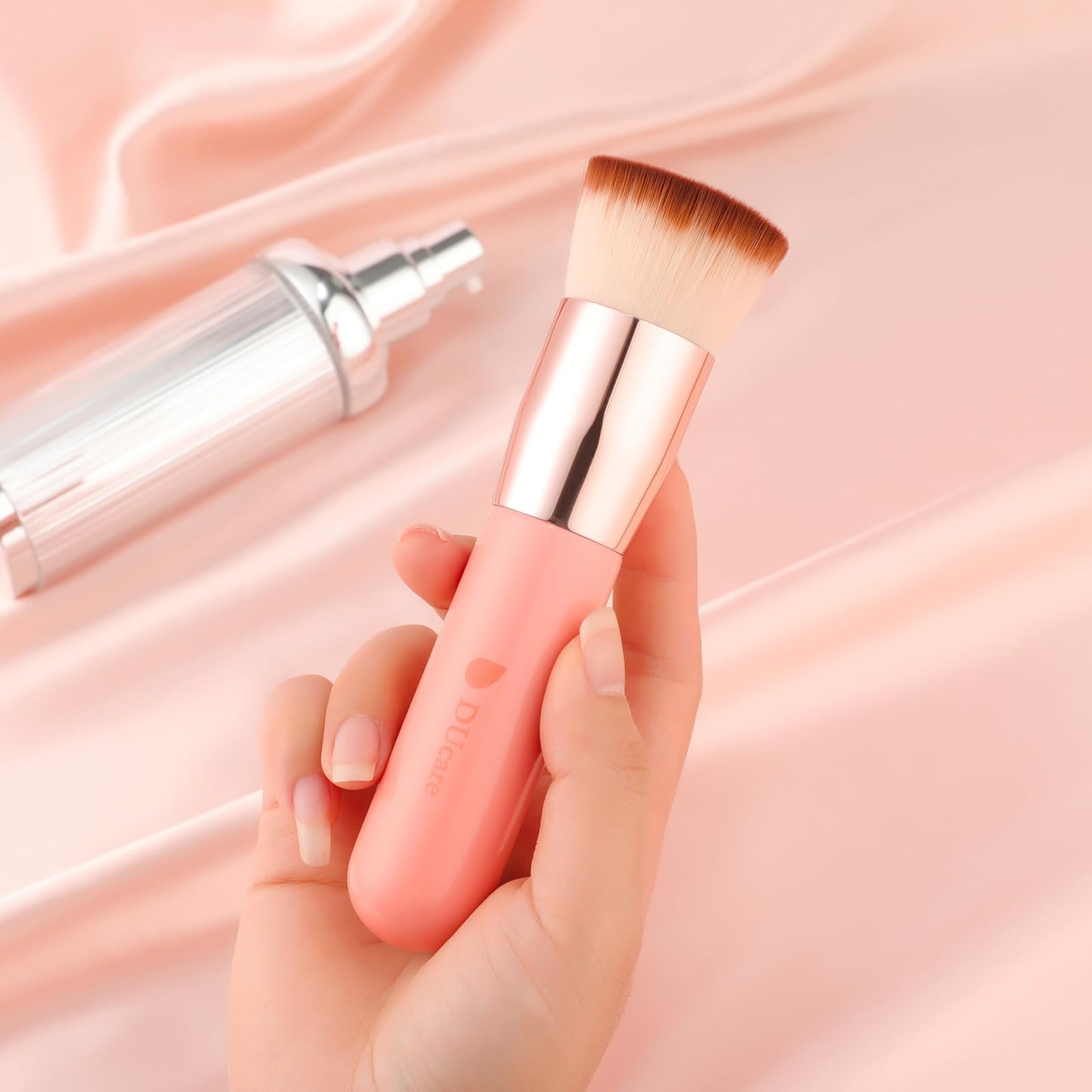 DUcare Foundation Pinsel Kabuki Make Up Pinsel Flat Top Pinsel Schminkpinsel Kosmetikpinsel - Ideal für Cremige, Pudrige oder Flüssige Foundation