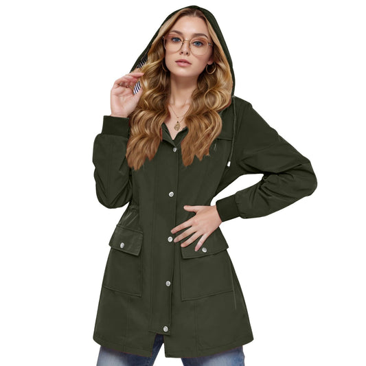 "Schützend und stylisch: Atmungsaktive Damen-Regenjacke in Armeegrün"