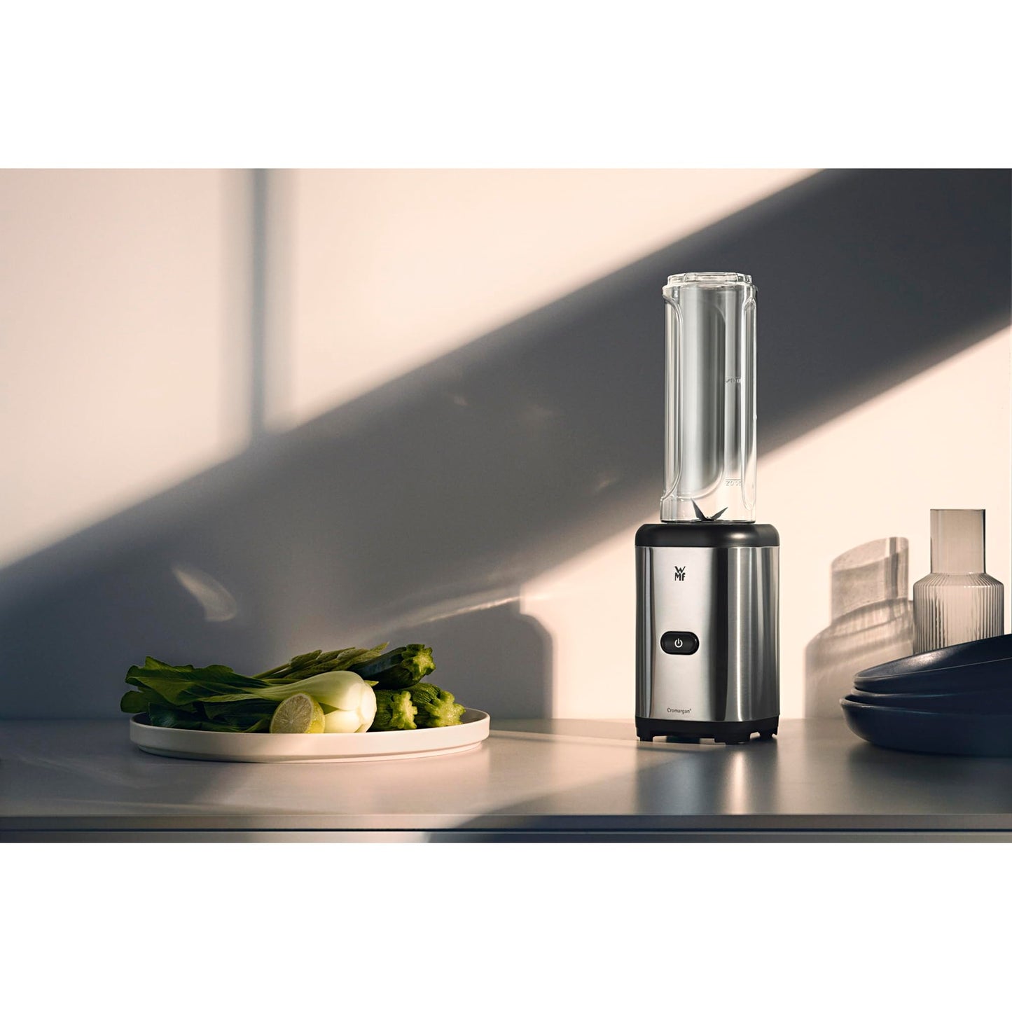 "Mix & Go: 300W Silberner Mini Smoothie Maker mit 600ml Trinkflasche"