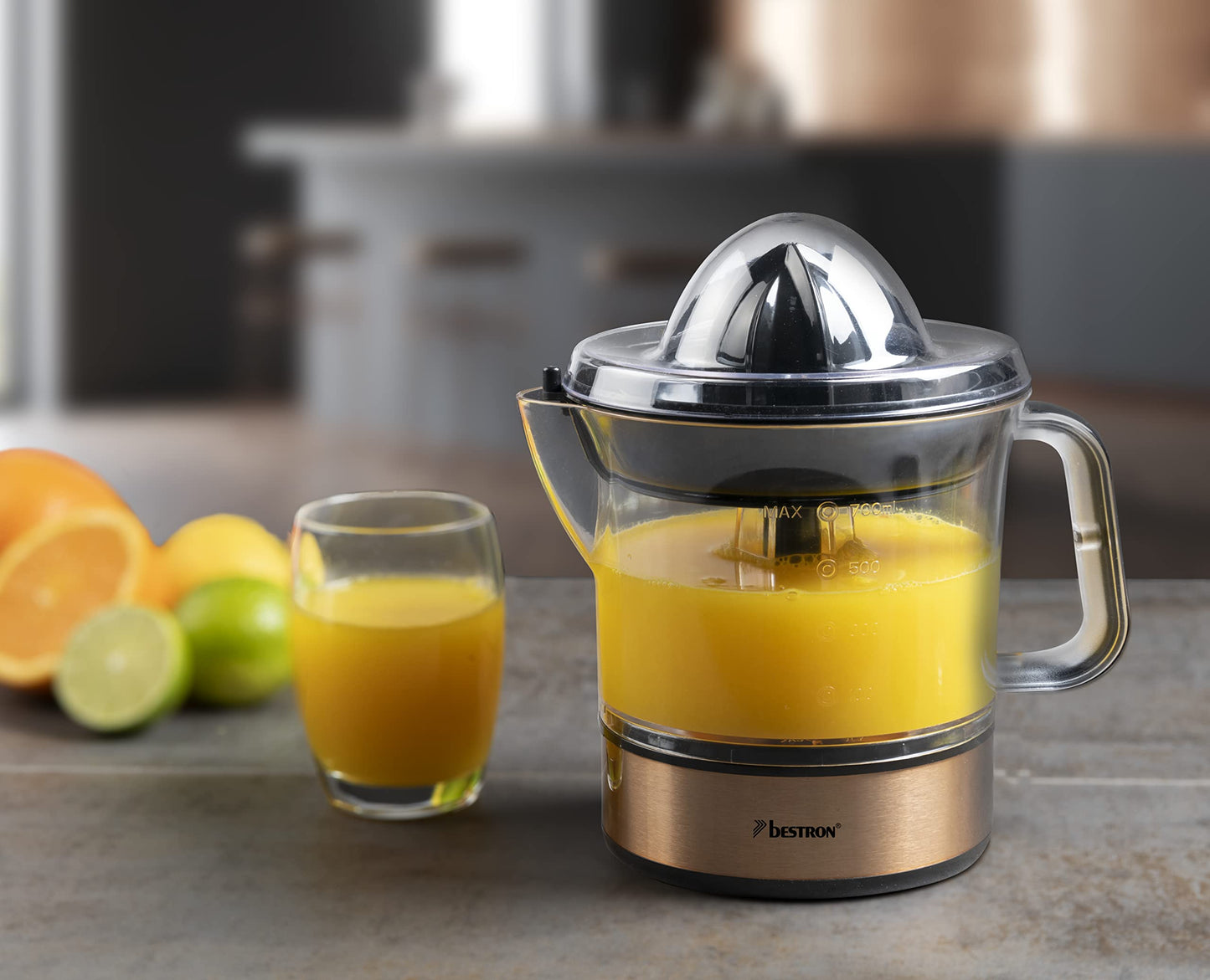 "Frisch gepresst: Kupferne Zitruspresse mit 2 Kegeln für aromatischen Genuss!"