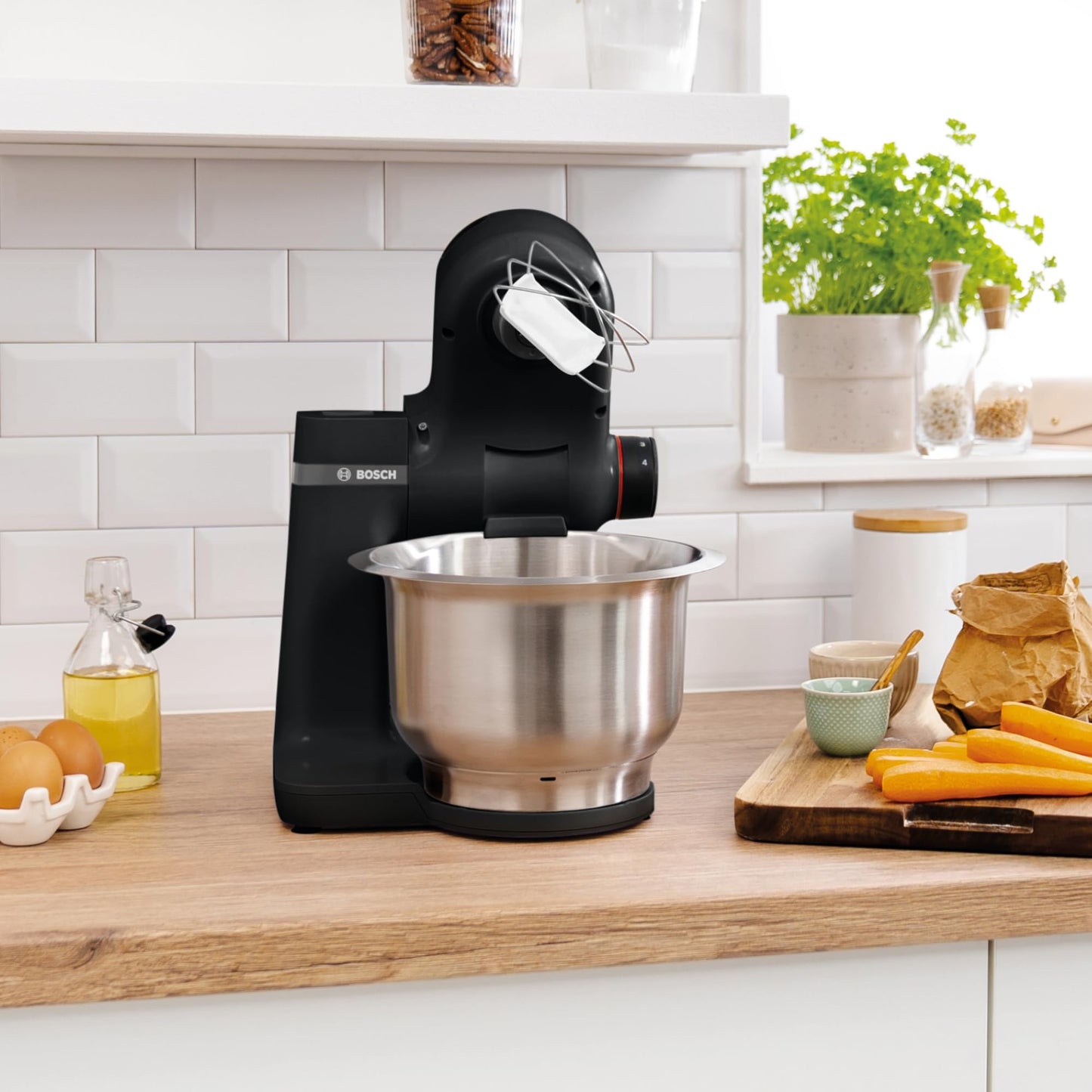 "Küchenzauber: Kompakte schwarze Küchenmaschine mit 3,8L Edelstahl-Schüssel"