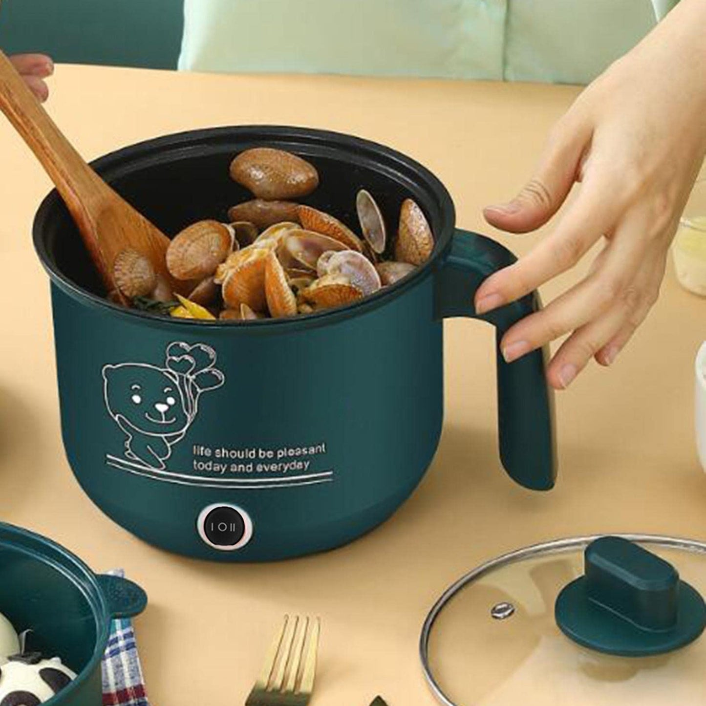 "Multifunktionaler Mini Hot Pot: Tragbarer Elektro-Nudelkocher in Grün"