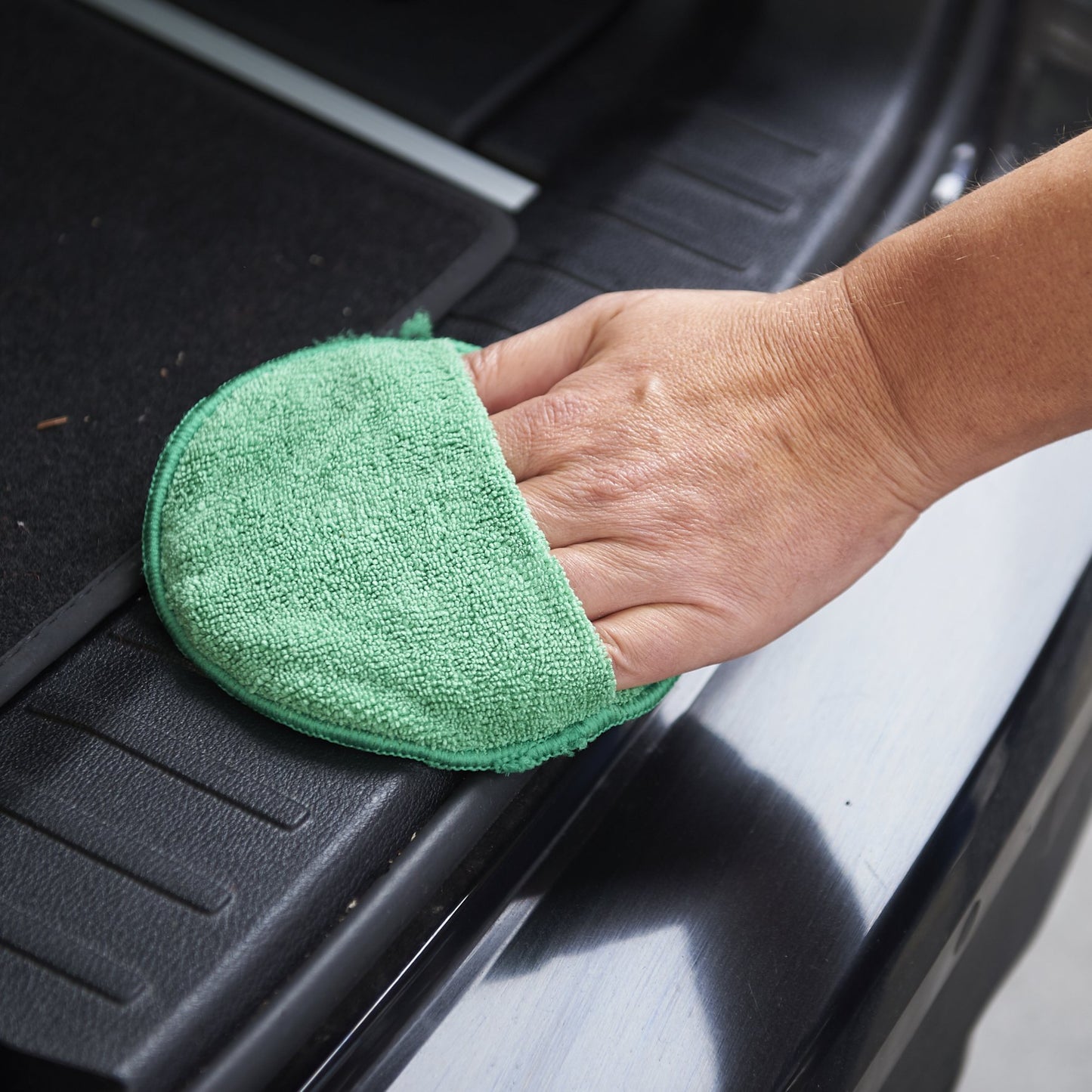 "Perfekte Pflege: 1 Microfaser-Pad für makellose Innenräume und mehr"